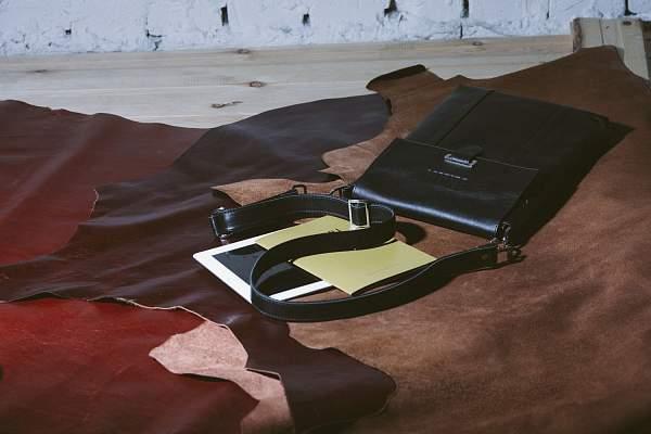 Кожаная сумка через плечо BRIALDI Toronto (Торонто) black BR00027HO Черный Brialdi, Артикул: BR00027HO фото №1