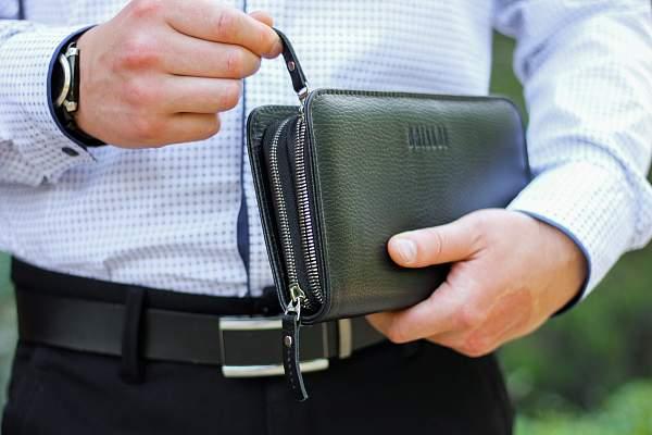 Вместительный мужской клатч BRIALDI Warren (Уоррен) relief black BR26762AO Черный Brialdi, Артикул: BR26762AO фото №1