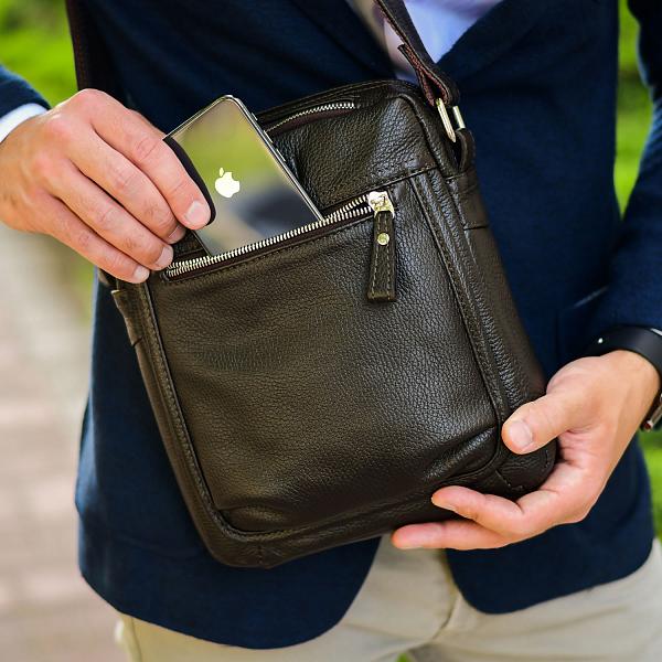 Вертикальная сумка через плечо BRIALDI Todi (Тоди) relief brown BR19855HY Коричневый Brialdi, Артикул: BR19855HY фото №1