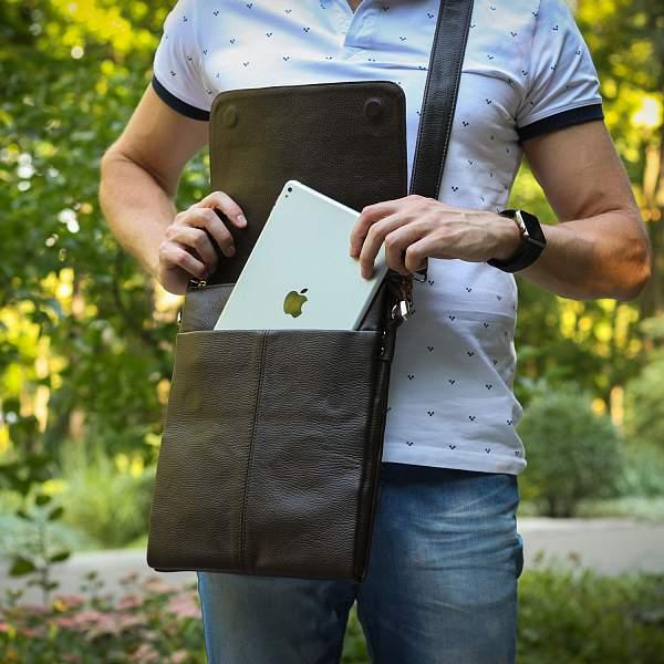 Вертикальная сумка через плечо BRIALDI Delphi (Делфи) relief brown BR34398KG Коричневый Brialdi, Артикул: BR34398KG фото №1