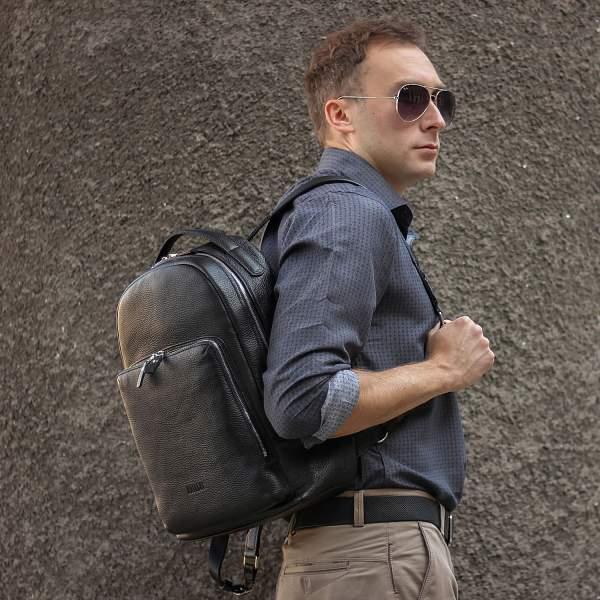 Мужской рюкзак с 16 карманами и отделениями BRIALDI Discovery (Дискавери) relief black BR35527OK Черный Brialdi, Артикул: BR35527OK фото №1