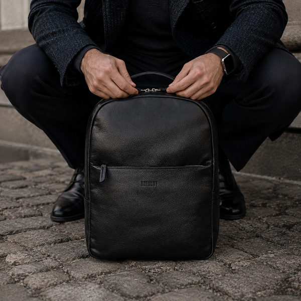 Стильный деловой рюкзак с 19 карманами и отделениями BRIALDI Winston (Винстон) relief black BR35565NM Черный Brialdi, Артикул: BR35565NM фото №1