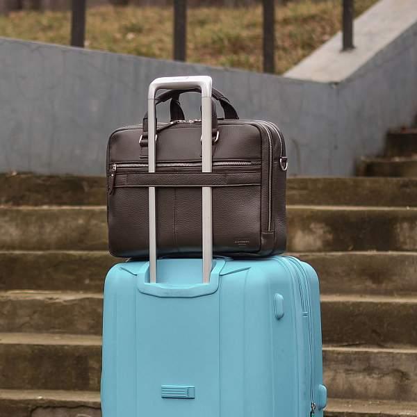 Мужская деловая сумка с 23 карманами и отделами BRIALDI Baltimore (Балтимор) relief brown BR44549XH Коричневый Brialdi, Артикул: BR44549XH фото №1