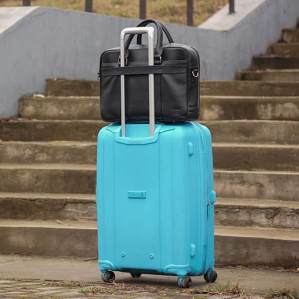 Функциональная мужская деловая сумка BRIALDI Overton (Эвертон) relief black BR44555WH Черный Brialdi, Артикул: BR44555WH фото №1