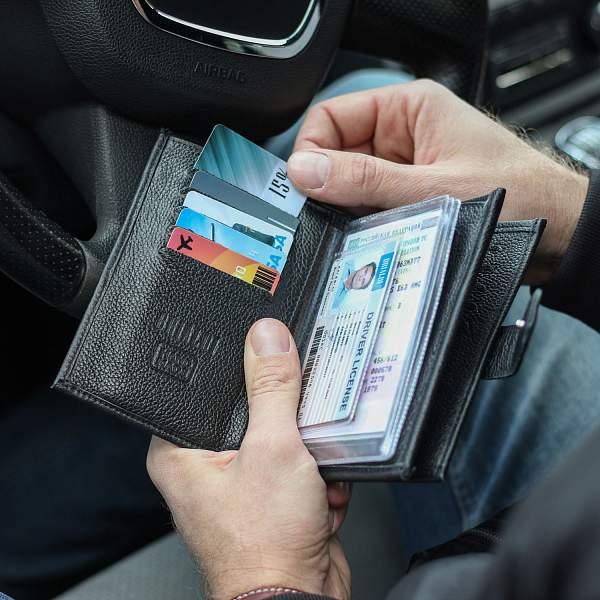 Солидное мужское портмоне BRIALDI Bravo (Браво) relief black  BR48187IS Черный Brialdi, Артикул: BR48187IS фото №1