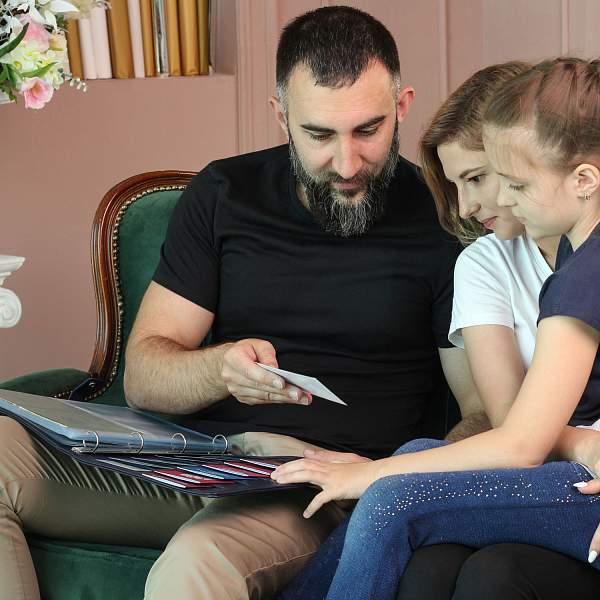 Большая папка с жестким каркасом для документов А4 BRIALDI Familydocs (документы всей семьи) relief navy BR49474UA Синий Brialdi, Артикул: BR49474UA фото №1