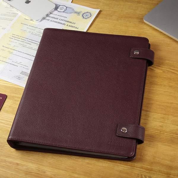 Большая папка с жестким каркасом для документов А4 BRIALDI Familydocs (документы всей семьи) relief cherry BR49475KA Бордовый Brialdi, Артикул: BR49475KA фото №1