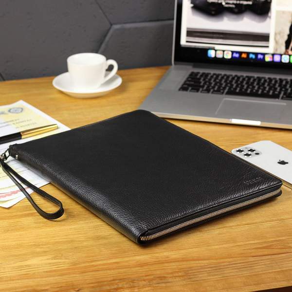 Папка для документов А4 с жесткой формой BRIALDI Mystory (Моя история) relief black BR49595CZ Черный Brialdi, Артикул: BR49595CZ фото №1