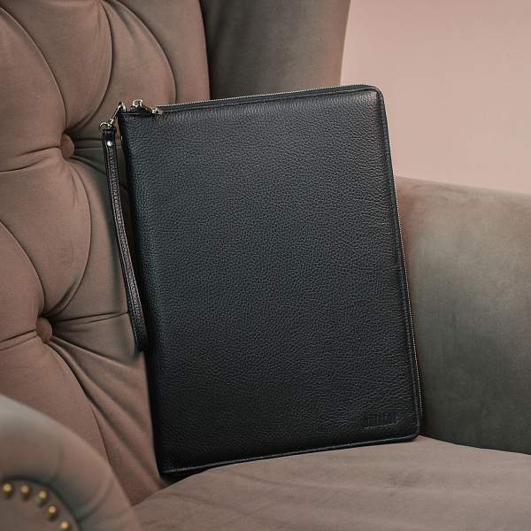 Папка для документов А4 с жесткой формой BRIALDI Mystory (Моя история) relief black BR49595CZ Черный Brialdi, Артикул: BR49595CZ фото №1