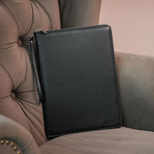 Папка для документов А4 с жесткой формой BRIALDI Mystory (Моя история) relief black BR49595CZ Черный Brialdi, Артикул: BR49595CZ фото №1