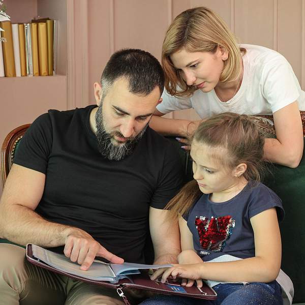 Папка для документов А4 с жесткой формой BRIALDI Mystory (Моя история) relief cherry BR49597XE Бордовый Brialdi, Артикул: BR49597XE фото №1