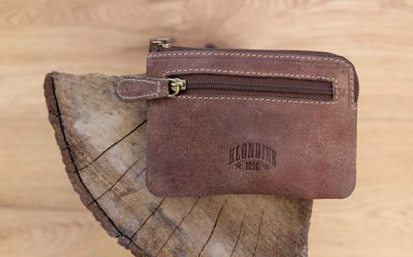 Ключница KLONDIKE «Tom», натуральная кожа в светло-коричневом цвете, 11 х 7,5 см KD1001-02 KLONDIKE 1896, Артикул: KD1001-02 фото №1