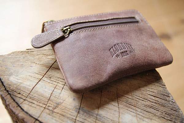 Ключница KLONDIKE «Tom», натуральная кожа в светло-коричневом цвете, 11 х 7,5 см KD1001-02 KLONDIKE 1896, Артикул: KD1001-02 фото №1