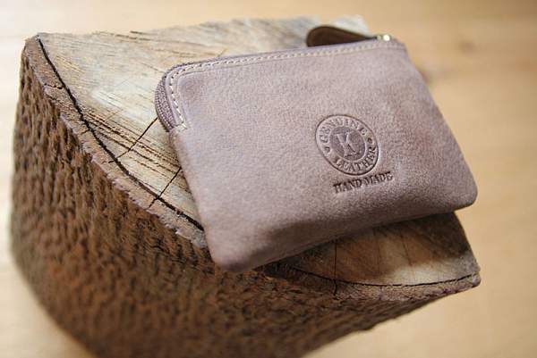 Ключница KLONDIKE «Tom», натуральная кожа в светло-коричневом цвете, 11 х 7,5 см KD1001-02 KLONDIKE 1896, Артикул: KD1001-02 фото №1