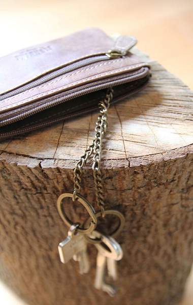 Ключница KLONDIKE «Tom», натуральная кожа в светло-коричневом цвете, 11 х 7,5 см KD1001-02 KLONDIKE 1896, Артикул: KD1001-02 фото №1