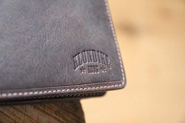 Бумажник KLONDIKE «Billy», натуральная кожа в темно-коричневом цвете, 11 х 8,5 см KD1003-01 KLONDIKE 1896, Артикул: KD1003-01 фото №1