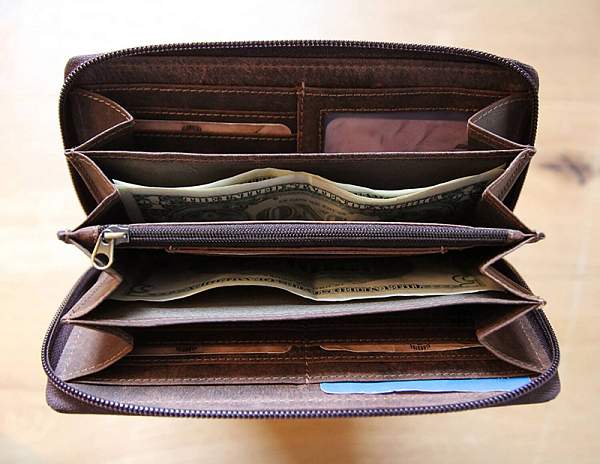 Бумажник женский KLONDIKE «Mary», натуральная кожа в темно-коричневом цвете, 19,5 х 10 см KD1030-01 KLONDIKE 1896, Артикул: KD1030-01 фото №1