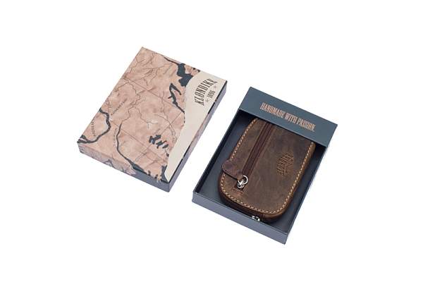 Ключница KLONDIKE Yukon, натуральная кожа в коричневом цвете, 11,5 х 2 х 7,5 см KD1115-03 KLONDIKE 1896, Артикул: KD1115-03 фото №1