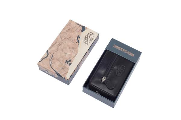 Ключница KLONDIKE Dawson, натуральная кожа в черном цвете, 11 х 3 х 6 см KD1122-01 KLONDIKE 1896, Артикул: KD1122-01 фото №1