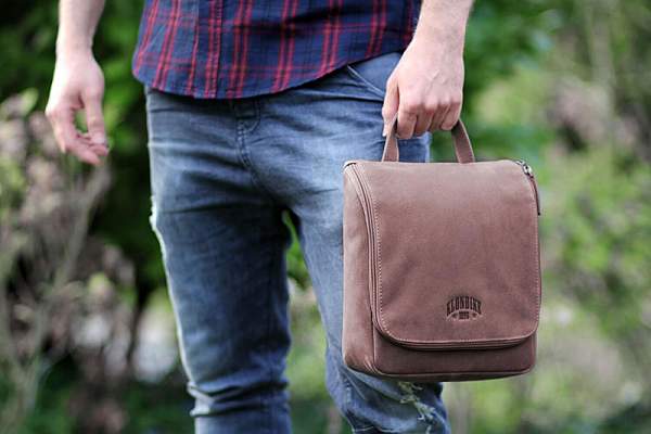 Несессер KLONDIKE «Blake», винтажная кожа в коричневом цвете, 22 х 28 х 7,5 см KD1034-02 KLONDIKE 1896, Артикул: KD1034-02 фото №1