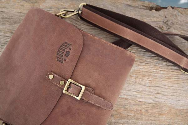 Сумка KLONDIKE «Brad», винтажная кожа в коричневом цвете, 25 х 28 х 7 см KD1035-02 KLONDIKE 1896, Артикул: KD1035-02 фото №1