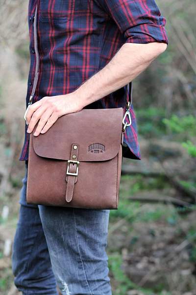 Сумка KLONDIKE «Brad», винтажная кожа в коричневом цвете, 25 х 28 х 7 см KD1035-02 KLONDIKE 1896, Артикул: KD1035-02 фото №1