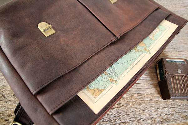 Сумка KLONDIKE «Barry», натуральная кожа в темно-коричневом цвете, 40 х 31 х 10 см KD1037-01 KLONDIKE 1896, Артикул: KD1037-01 фото №1