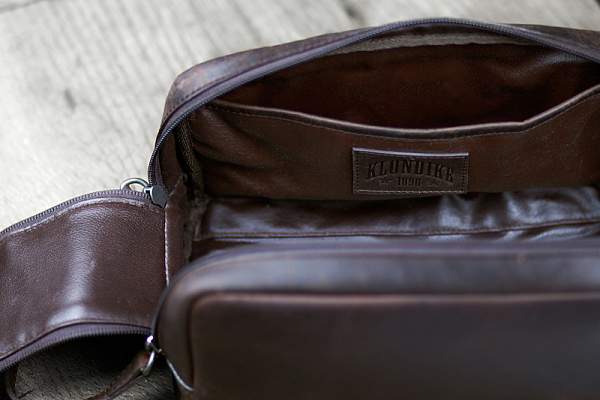 Несессер KLONDIKE DIGGER «Tad», натуральная кожа в темно-коричневом цвете, 25 x 17 x 15 см KD1046-03 KLONDIKE 1896, Артикул: KD1046-03 фото №1