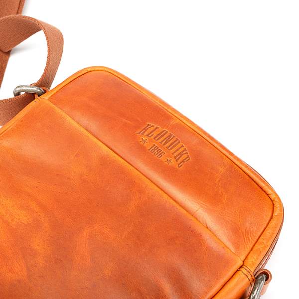 Сумка через плечо KLONDIKE DIGGER «Jake», натуральная кожа цвета коньяк, 26 x 22 x 7 см KD1047-04 KLONDIKE 1896, Артикул: KD1047-04 фото №1