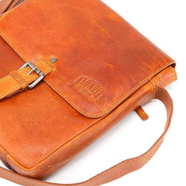 Сумка через плечо KLONDIKE DIGGER «Erin», натуральная кожа цвета коньяк, 32 x 28 x 8 см KD1049-04 KLONDIKE 1896, Артикул: KD1049-04 фото №1