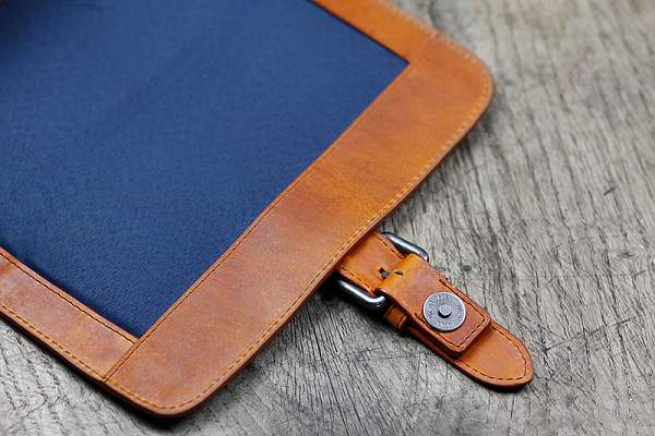 Сумка через плечо KLONDIKE DIGGER «Erin», натуральная кожа цвета коньяк, 32 x 28 x 8 см KD1049-04 KLONDIKE 1896, Артикул: KD1049-04 фото №1