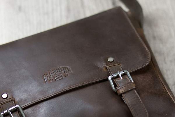 Сумка через плечо KLONDIKE DIGGER «Joe», натуральная кожа в темно-коричневом цвете, 28 x 32 x 8 см KD1050-03 KLONDIKE 1896, Артикул: KD1050-03 фото №1