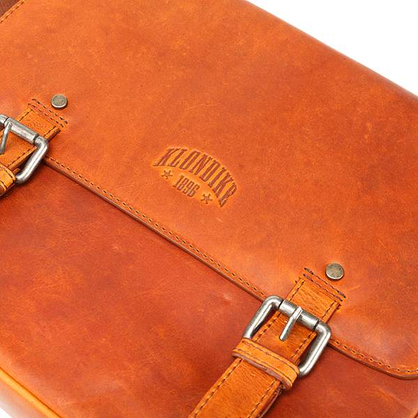 Сумка через плечо KLONDIKE DIGGER «Joe», натуральная кожа цвета коньяк, 28 x 32 x 8 см KD1050-04 KLONDIKE 1896, Артикул: KD1050-04 фото №1