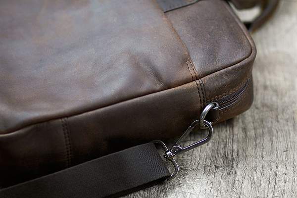 Сумка KLONDIKE DIGGER «Mavis», натуральная кожа в темно-коричневом цвете, 32 x 40 x 8 см KD1051-03 KLONDIKE 1896, Артикул: KD1051-03 фото №1