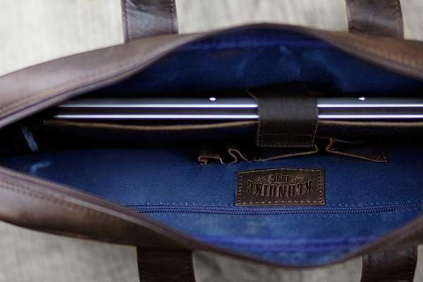 Сумка KLONDIKE DIGGER «Mavis», натуральная кожа в темно-коричневом цвете, 32 x 40 x 8 см KD1051-03 KLONDIKE 1896, Артикул: KD1051-03 фото №1