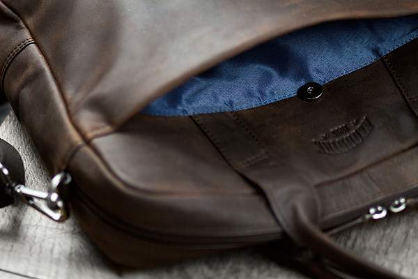 Сумка KLONDIKE DIGGER «Mavis», натуральная кожа в темно-коричневом цвете, 32 x 40 x 8 см KD1051-03 KLONDIKE 1896, Артикул: KD1051-03 фото №1