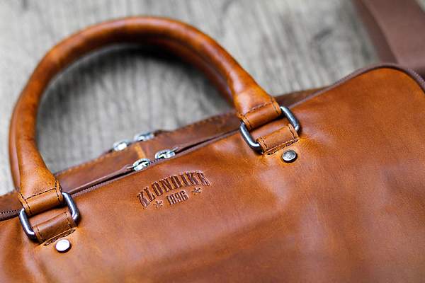 Сумка KLONDIKE DIGGER «Earl», натуральная кожа цвета коньяк, 29 x 38 x 9 см KD1052-04 KLONDIKE 1896, Артикул: KD1052-04 фото №1