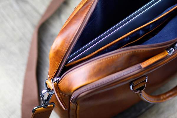 Сумка KLONDIKE DIGGER «Earl», натуральная кожа цвета коньяк, 29 x 38 x 9 см KD1052-04 KLONDIKE 1896, Артикул: KD1052-04 фото №1