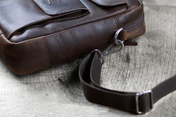 Сумка KLONDIKE DIGGER «Carl», натуральная кожа в темно-коричневом цвете, 42 x 30 x 9 см KD1053-03 KLONDIKE 1896, Артикул: KD1053-03 фото №1