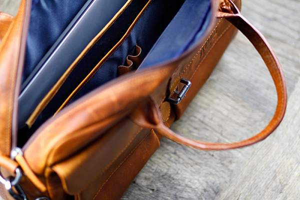 Сумка KLONDIKE DIGGER «Carl», натуральная кожа цвета коньяк, 42 x 30 x 9 см KD1053-04 KLONDIKE 1896, Артикул: KD1053-04 фото №1