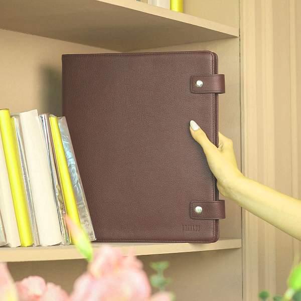 Большая папка с жестким каркасом для документов А4 BRIALDI Familydocs (документы всей семьи) relief  mauve BR53482DO Бордовый Brialdi, Артикул: BR53482DO фото №1