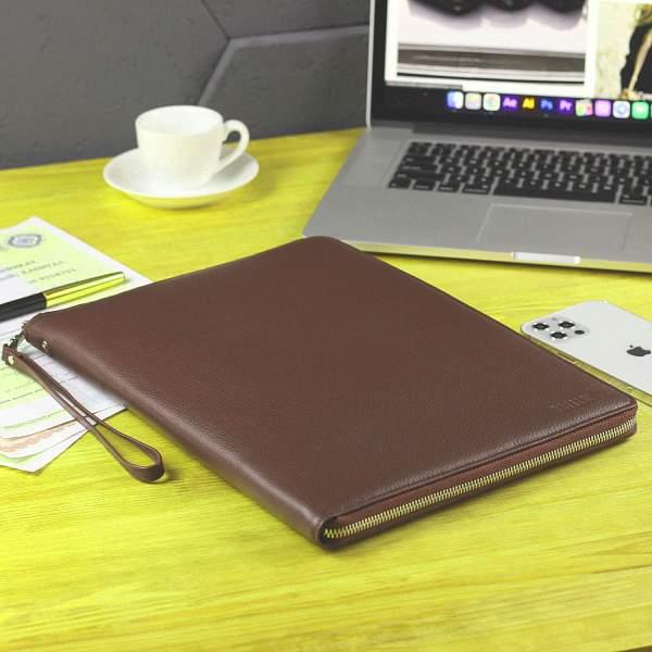 Папка для документов А4 с жесткой формой BRIALDI Mystory (Моя история) relief mauve BR53485SK Бордовый Brialdi, Артикул: BR53485SK фото №1