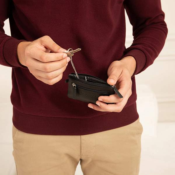 Ключница BUGATTI Primo, чёрная, натуральная воловья кожа, 12,5х0,5х7 см 49108401 BUGATTI, Артикул: 49108401 фото №1