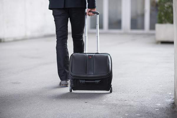 Мобильный офис WENGER Patriot с чехлом для ноутбука 15,6'', черный, 100% полиэстер 43х41х31 см, 25 л 600662 Wenger, Артикул: 600662 фото №1