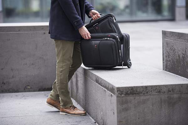 Мобильный офис WENGER Patriot с чехлом для ноутбука 15,6'', черный, 100% полиэстер 43х41х31 см, 25 л 600662 Wenger, Артикул: 600662 фото №1