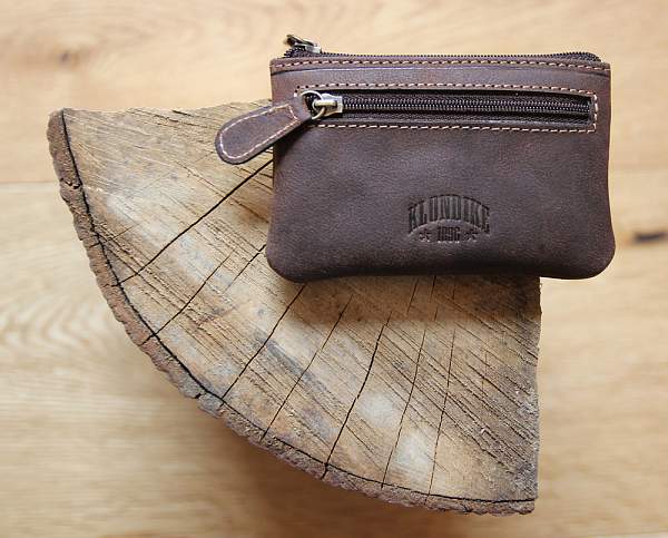 Ключница KLONDIKE «Luke», натуральная кожа в темно-коричневом цвете, 11 х 7,5 см KD1000-03 KLONDIKE 1896, Артикул: KD1000-03 фото №1