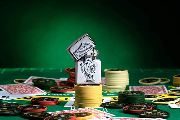 Зажигалка ZIPPO Dead Mans Hand с покрытием Street Chrome, латунь/сталь, серебристая, 38x13x57 мм 49536 Zippo, Артикул: 49536 фото №1