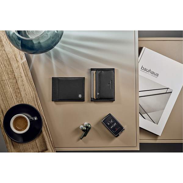 Визитница VICTORINOX Altius Alox с защитой от сканирования RFID, чёрная, натуральная кожа, 8x1x10 см 611580 Victorinox, Артикул: 611580 фото №1