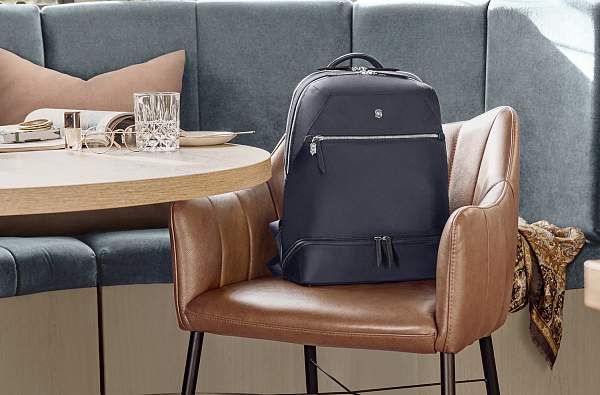 Рюкзак VICTORINOX Victoria Signature Deluxe Backpack, синий, нейлон/кожа, 32x18x39 см 612202 Victorinox, Артикул: 612202 фото №1