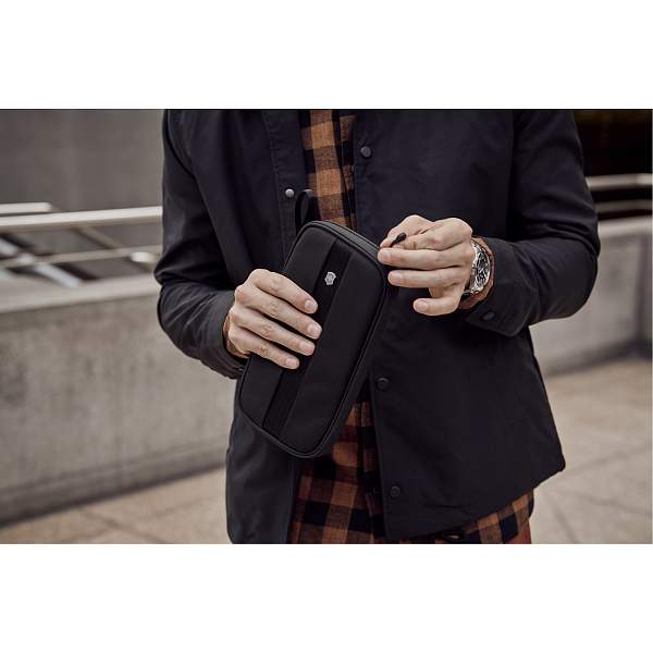 Органайзер VICTORINOX TA 5.0 Travel Organizer с RFID защитой, чёрный, нейлон, 13x3x26 см 610597 Victorinox, Артикул: 610597 фото №1